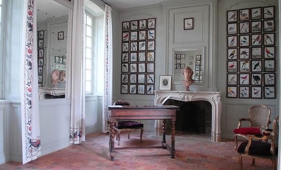 Vue intérieure du cabinet de travail de Buffon (Parc Buffon, à Montbard). Le Parc Buffon est installé sur un ancien château dont l'origine remonte au Xe siècle. Ce qui subsiste du château fort du XIVe siècle a été transformé au XVIIIe siècle par Buffon en un parc de 7 hectares