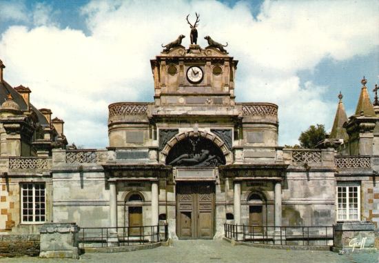 Portail du château d'Anet dont la construction en 1548 est attribuée à Philibert de l'Orme qui le réalisa pour Diane de Poitiers, favorite du roi Henri II