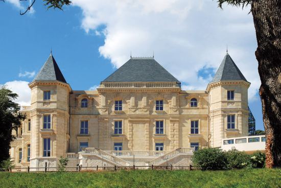 Façade Sud du château de la Buzine après restauration