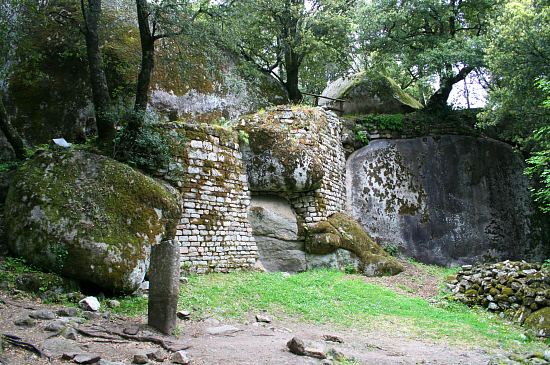 Vestiges du château de Capula (Corse-du-Sud)