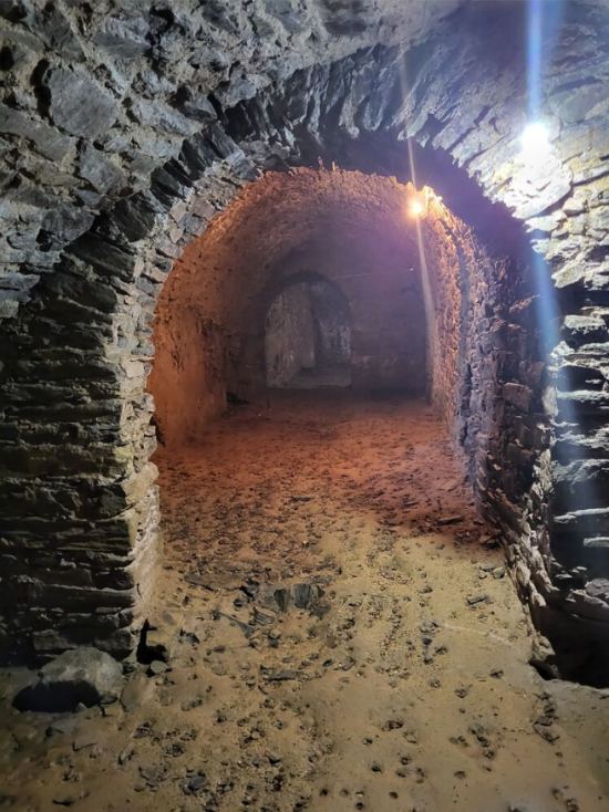 Les caves du château de Comborn