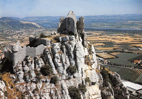 Ruines du château de Crussol à Saint-Péray (Ardèche), dominant la vallée du Rhône