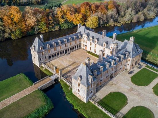Vue aérienne du château Le Rocher Portail (Ille-et-Vilaine)