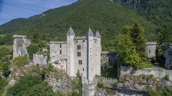Le donjon du château de Miolans (Savoie)