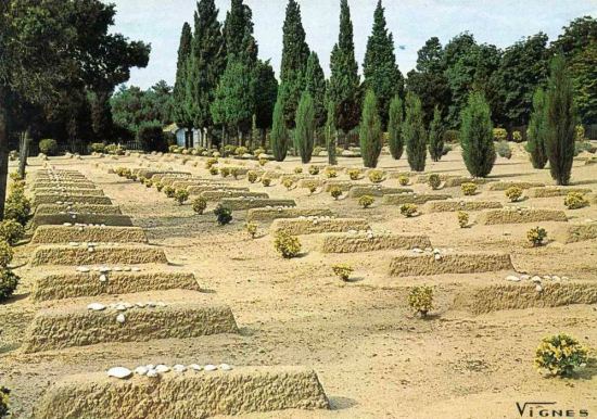 Le cimetière de sable se trouve à côté du couvent des Bernardines, fondé en 1851 à Anglet