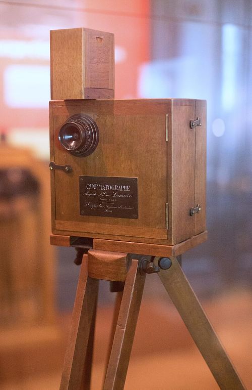 La caméra Cinématographe mise au point en 1895 par Louis Lumière et l'ingénieur Jules Carpentier