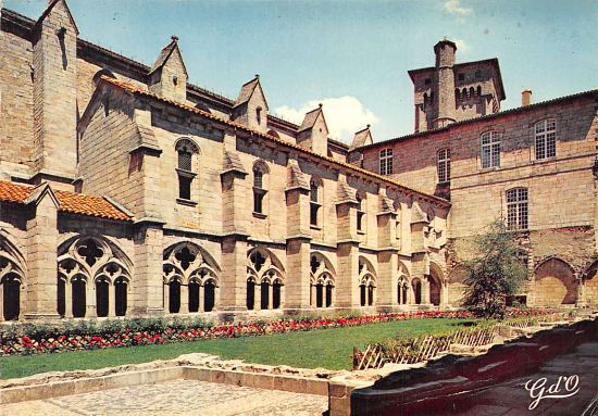 Cloître de l'abbaye Saint-Robert (La Chaise-Dieu)