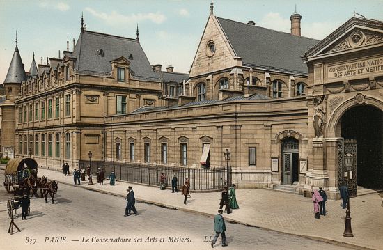 Conservatoire des arts et métiers installé en 1794 dans l'ancien prieuré Saint-Martin-des-Champs fermé en 1790. Carte postale du début du XXe siècle colorisée ultérieurement