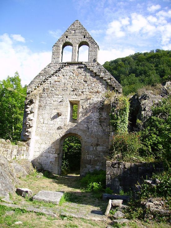 Vestiges de l'église Saint-Étienne-de-Braguse à Gimel-les-Cascades