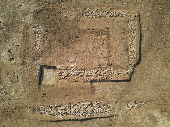 Vue aérienne du bâtiment situé dans l'enclos d'habitation