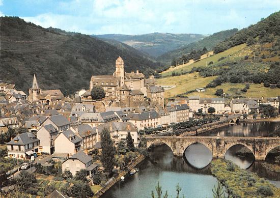Estaing. Vue générale