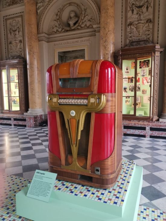 Juke-box des années 50 présent à l'exposition Insert Coin