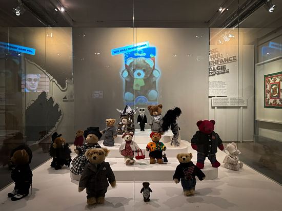 L'une des salles de l'exposition Mon ours en peluche