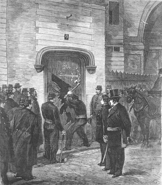 Le 5 novembre 1880, vers 8 heures du main, les pompiers enfoncent à coups de hache la porte d'entrée du couvent des Dominicains, rue Jean de Beauvais à Paris. Gravure extraite de L'Illustration du 13 novembre 1880