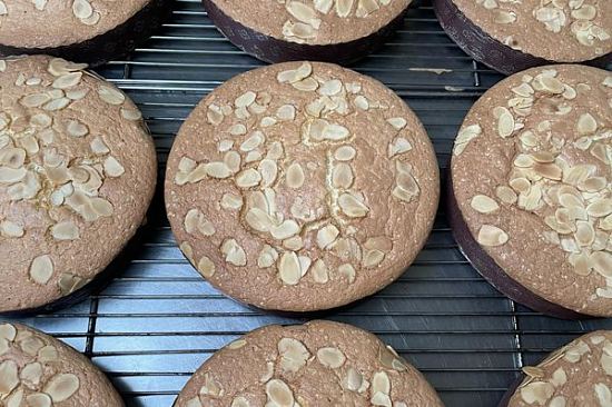 Jacky Delplanque réhabilite le gâteau de Pierrefonds, un moelleux aux amandes