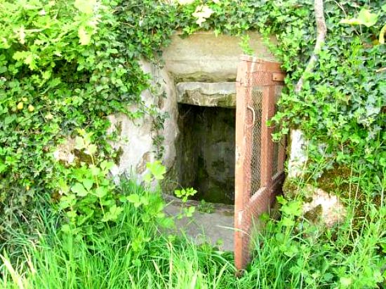 Fontaine de la Bonne Dame, à Onlay (Nièvre)