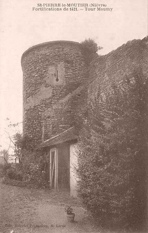 Tour Maumy. Fortifications de 1421 à Saint-Pierre-le-Moûtier