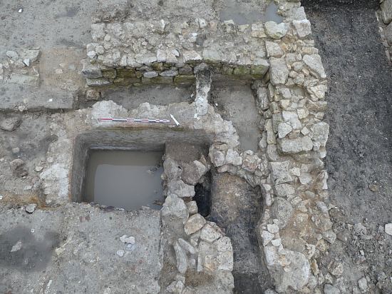 Four construit au détriment d'un bassin au sein du quartier sud de l'îlot (XVe-XVIe siècles)