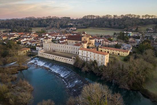 L'abbaye Saint Jean de Sorde et son accès direct au gave d'Oloron