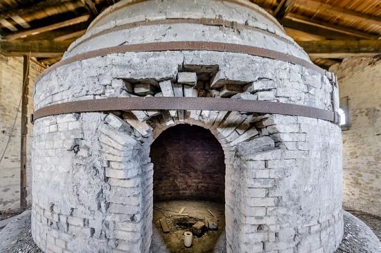 Le four-bouteille intérieur de la poterie de Gradignan