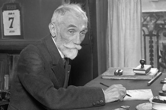 L'ingénieur Fulgence Bienvenüe dans son bureau