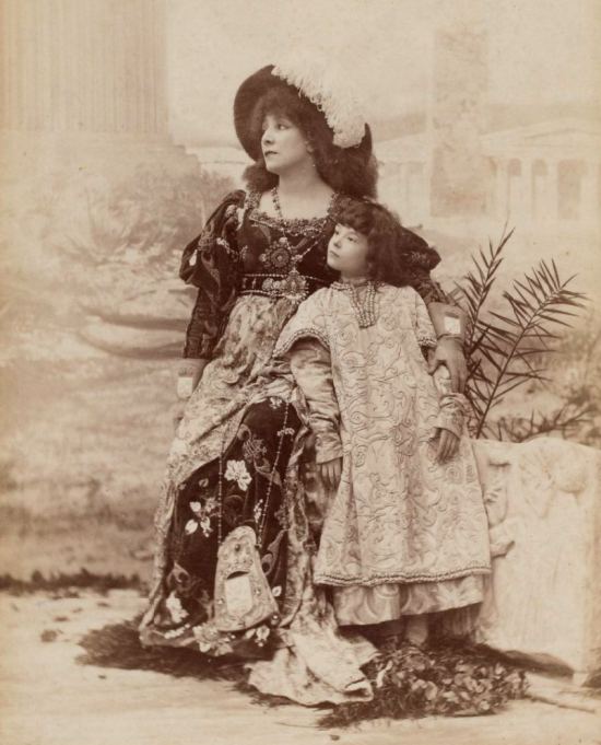 Sarah Bernhardt dans Gismonda (1894), drame de Victorien Sardou