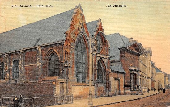 L'ancien Hôtel-Dieu Saint-Jean d'Amiens, sur les terres duquel ont été retrouvées les fosses d'inhumation L'ancien Hôtel-Dieu Saint-Jean d'Amiens, sur les terres duquel ont été retrouvées les fosses d'inhumation