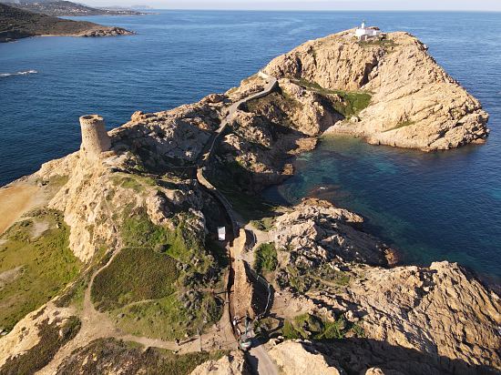 Vue aérienne d'ensemble de l'îlot et de la fouille