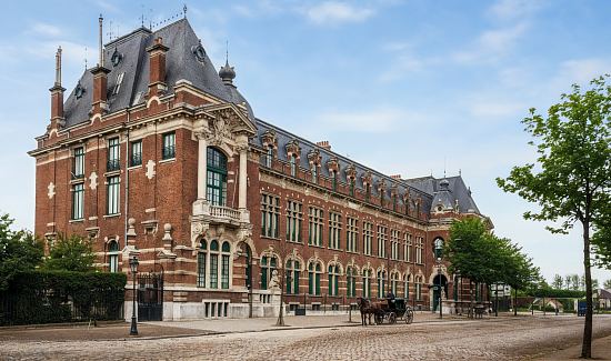 Institut Pasteur de Lille en 1899. Photographie colorisée ultérieurement