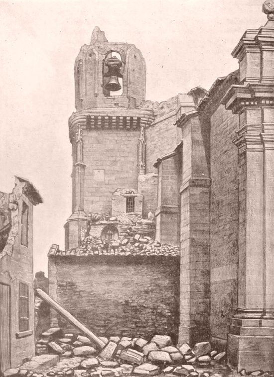 Le clocher de l'église de Lambesc après le tremblement de terre