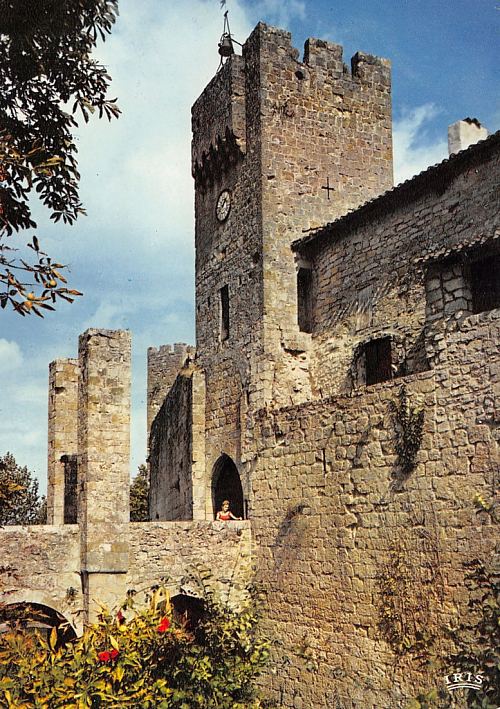 Larressingle. La porte et le pont sur les fossés