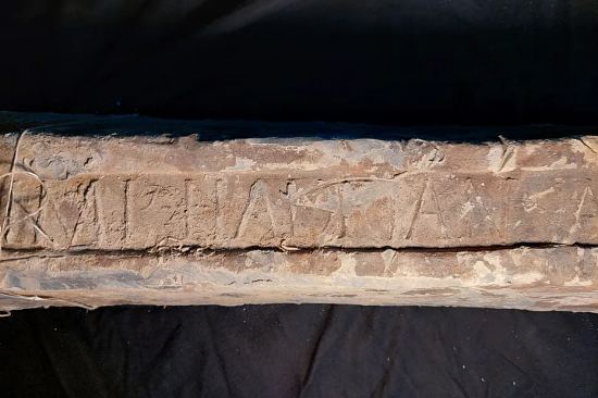 Le lingot en plomb trouvé dans les eaux de Courseulles sur Mer a été fabriqué sous le règne de l'empereur romain Hadrien (117 à 138)