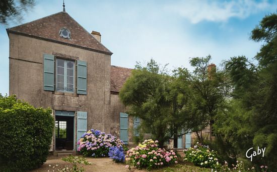 Kermoareb, maison de Zénaïde Fleuriot à Locmariaquer. Carte postale des années 1930, colorisée ultérieurement