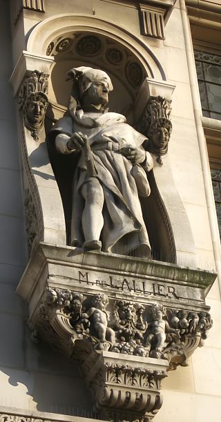 Michel de Lallier, prévôt des marchands de Paris. C'est lui qui offrit symboliquement les clefs de la ville à Charles VII lorsque le souverain y entra en armure le 12 novembre 1437. Statue érigée en 1880 sur la façade de l'hôtel de ville de Paris, réalisée par Jean-Paul Aubé (1837-1916)