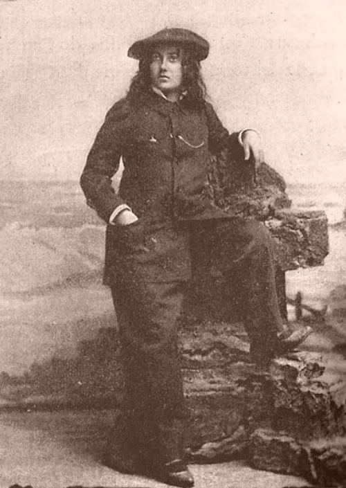 Octavie Coudreau en costume de voyage (1897). Photographie publiée dans Voyage à Itaboca et à l'Itacayuna (par Henri Coudreau) paru en 1898