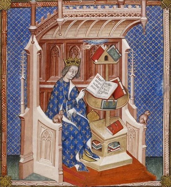Jean de Salisbury, Policratique. Le roi Charles V dans sa librairie, assis devant une roue à livres (1372)