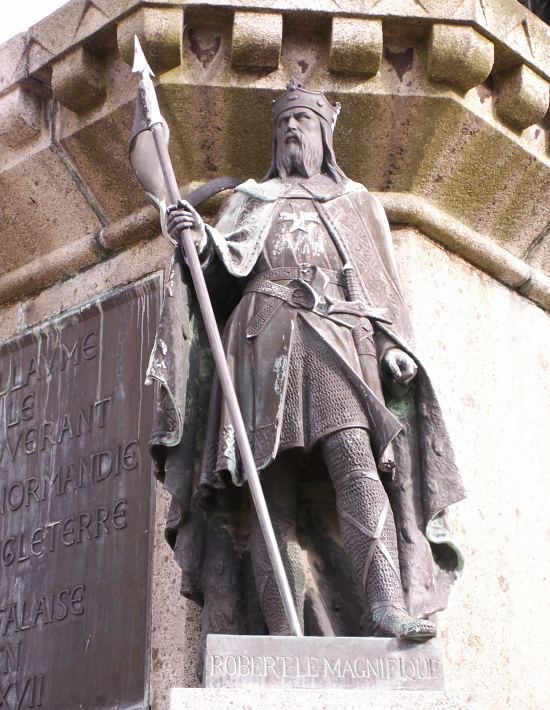 Statue de Robert le Magnifique, une des six statues entourant celle de Guillaume le Conquérant sur la place Guillaume le Conquérant à Falaise