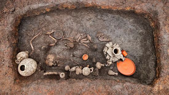 Sépulture d'un jeune enfant décédé à l'époque augusto-tibérienne, trouvée à Aulnat, près de Clermont-Ferrand