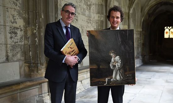 Stéphane Pinta, expert, et Aymeric Rouillac, commissaire-priseur, avec le tableau des frères Le Nain découvert en Vendée