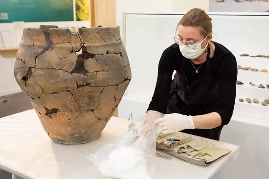 Le vase de Peu-Richard, vieux de 5000 ans, est en restauration