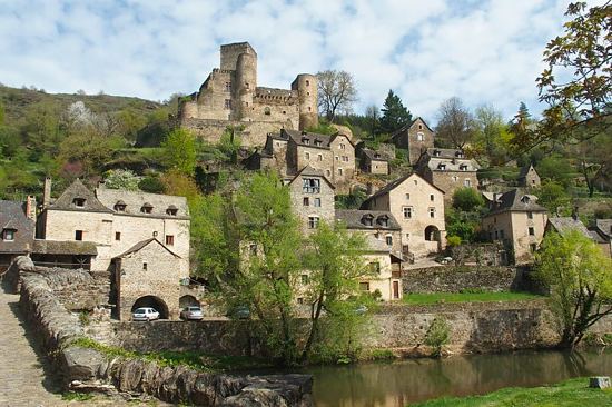 Le village de Belcastel et son château