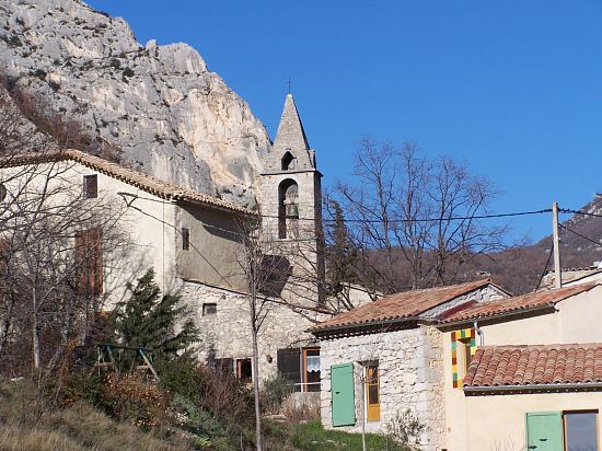 Le village d'Entrepierres (Alpe-de-Haute-Provence)