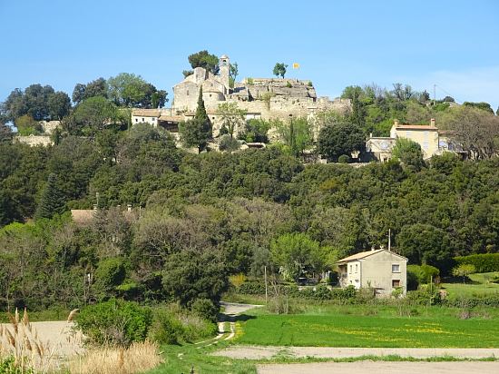 Vue sur le château et le vieux Montségur