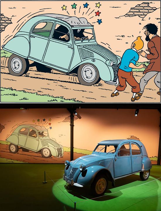 En haut : la mythique Citroën 2 CV des Dupond et Dupont dans L'Affaire Tournesol. En bas : Citroën 2 CV (1957) visible au sein de l'exposition En voiture avec Tintin