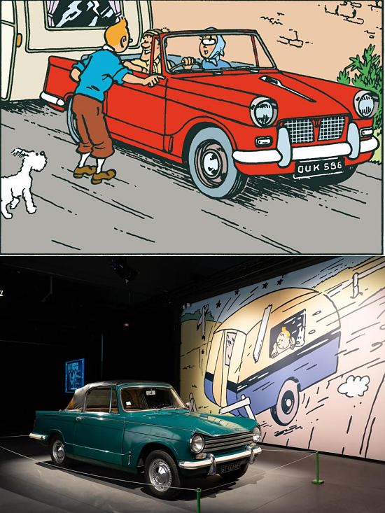 En haut : dans L'île noire, la Triumph Herald est rouge et tracte une caravane. En bas : Triumph Herald (1967) visible au sein de l'exposition En voiture avec Tintin